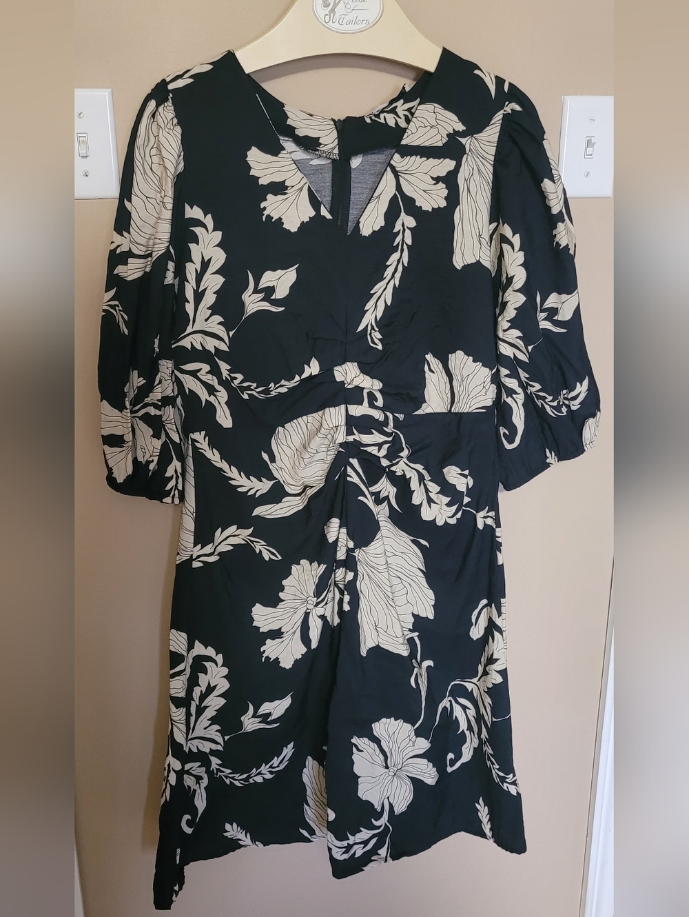 💛2 for $20💛 Bundle and save Black & Cream Floral V-Neck Dress - Picture 2 of 13